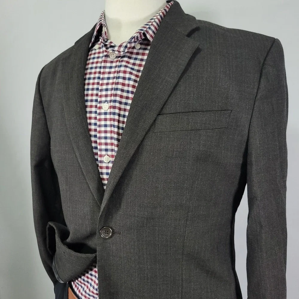 Banana Republic Mens Sport Coat Blazer Two Button Gray Poly Wool Herringbone 42R